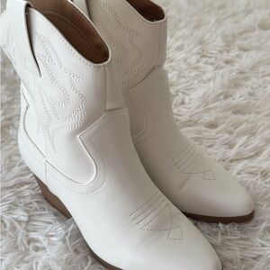 White Western-Style Women's Boots